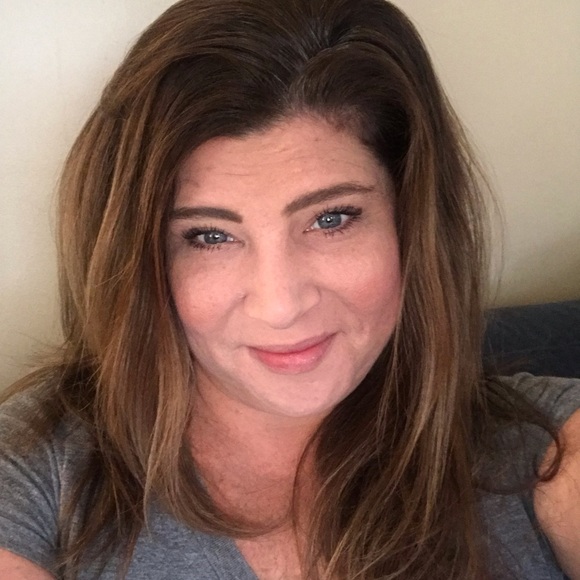 Meet your Posher, Jenn - Picture 1 of 1